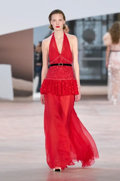 Look 18